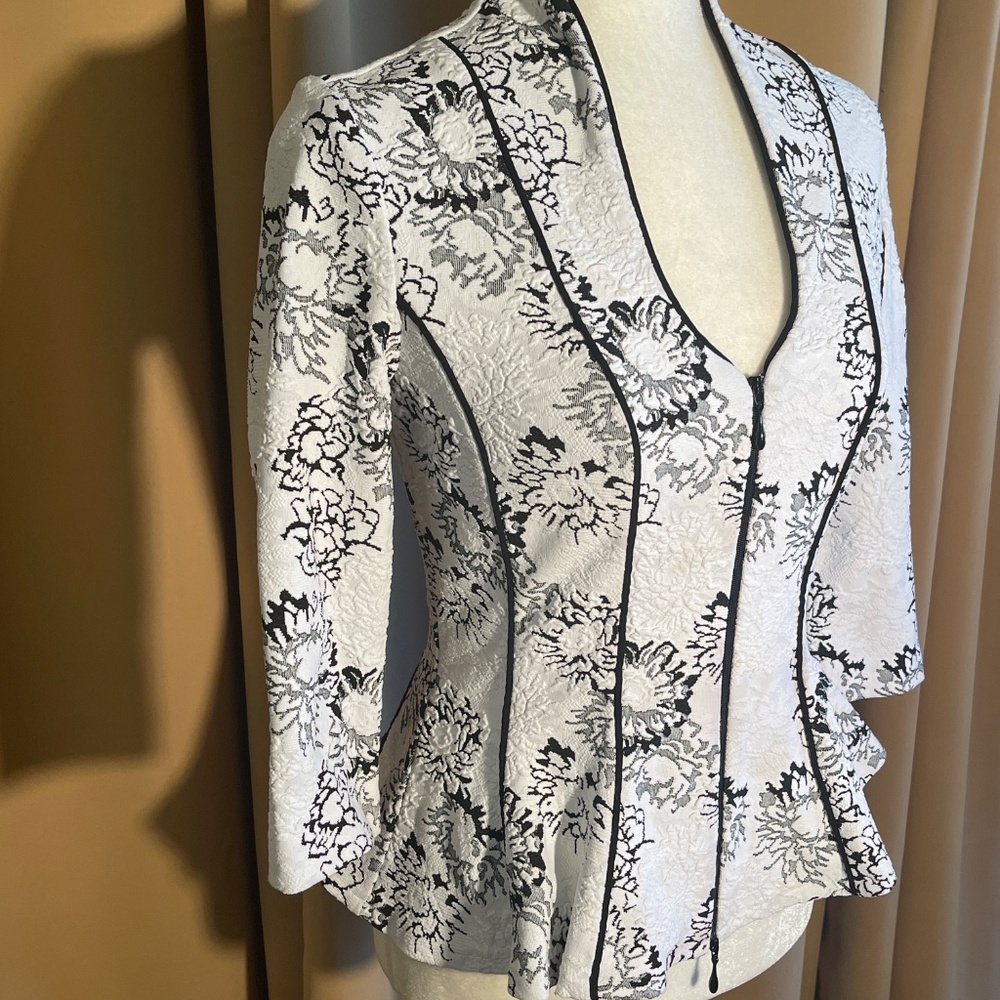 Joseph Ribkoff Textured Peplum Floral Blazer Jacket Size 4 Keyhole Neckline - Picture 8 of 10